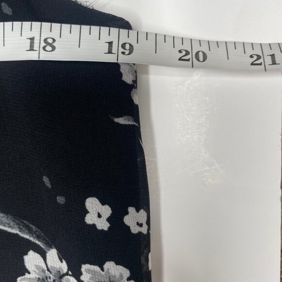 T Tahari Black Floral Lace Cap Sleeve Tie Neck Lightweight Blouse Medium Career - Picture 9 of 14